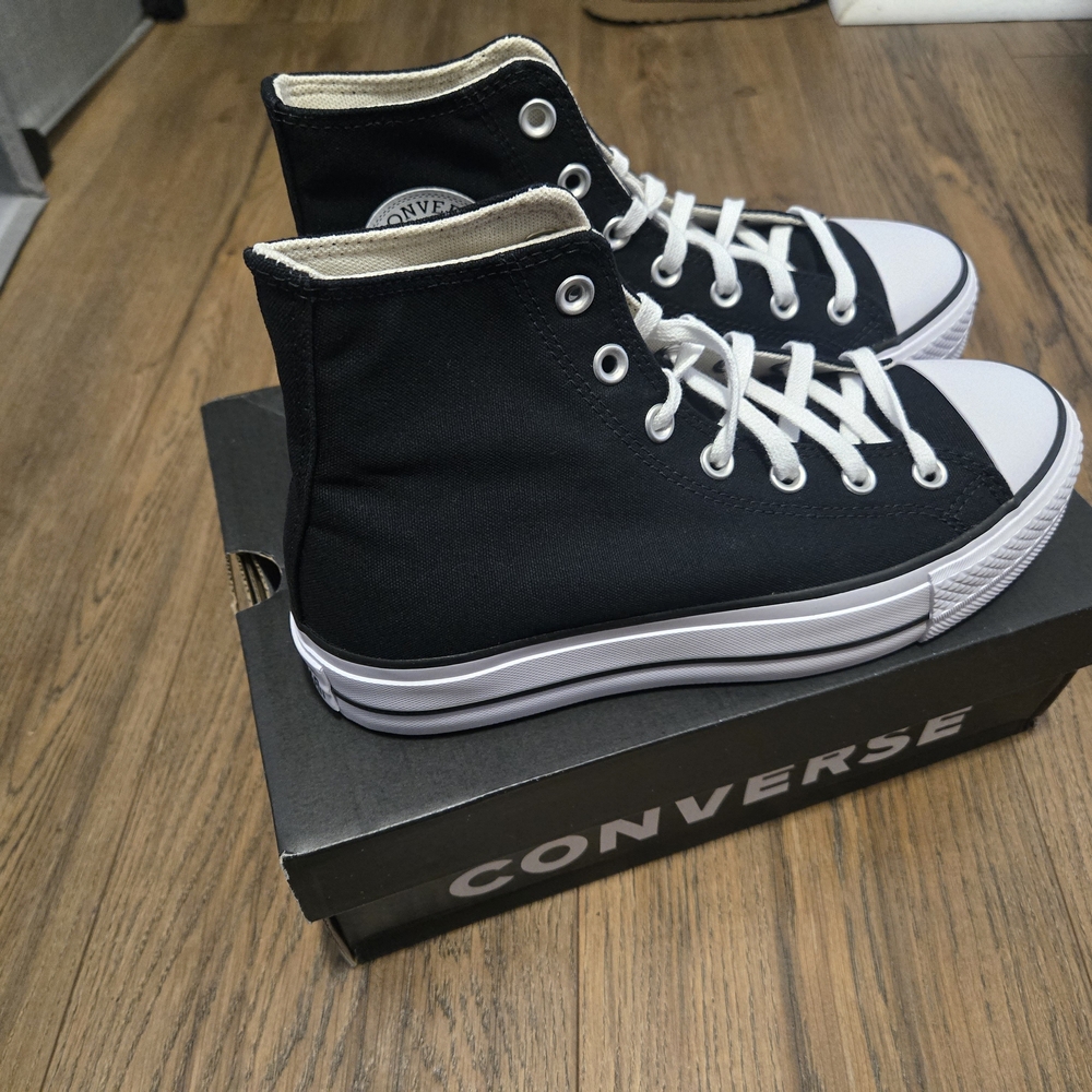 NIB Black & White Converse All Star High Top Platform Women's 8 Shoes